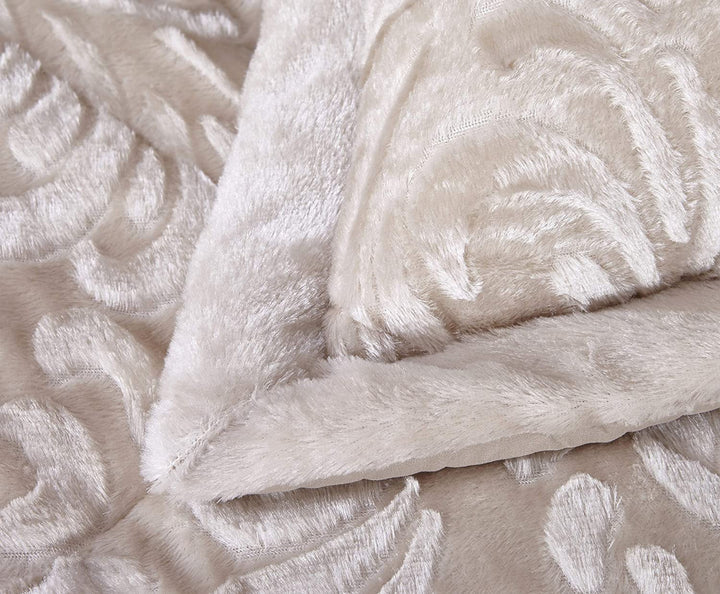 teddy  bedspread beige